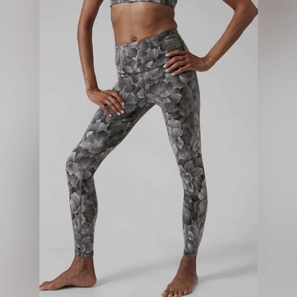 Athleta Pants - New Athleta Elation Textured Tight/Legging in Bland/White Flora Size XS $89